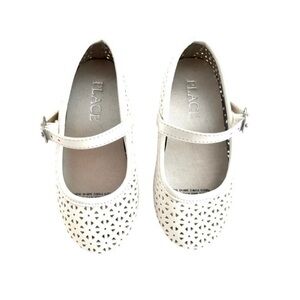 NEW - The Children's Place White Dress Shoes Laser Cut Toddler Sz 6